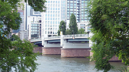 Die Untermainbrücke Frankfurt