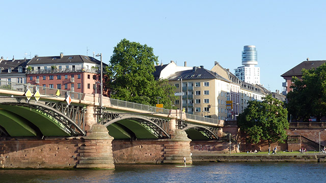 Die Ignatz-Bubis-Brücke Frankfurt am Main