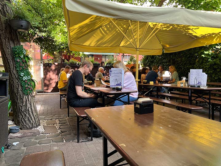 Atschel Apfelweingaststätte Brückenviertel Sachsenhausen Frankfurt