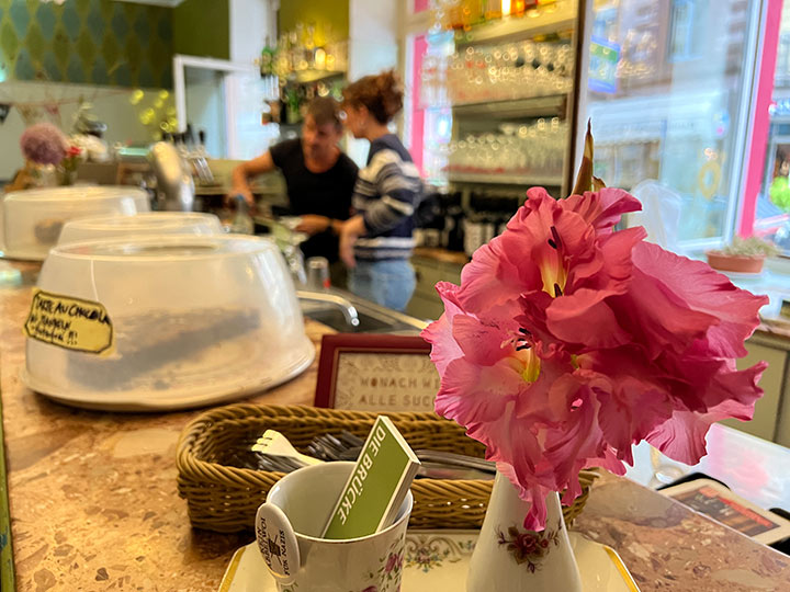 Die Brücke Cafe Bar Restaurant Brückenviertel Frankfurt