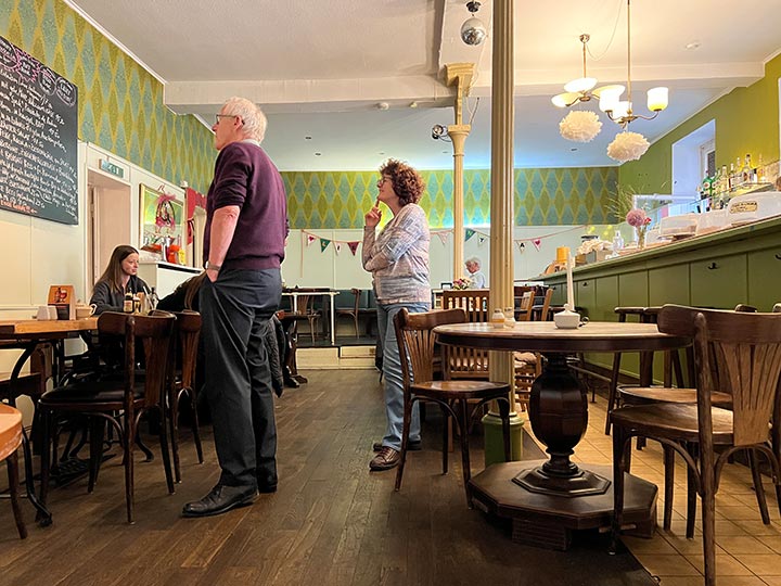 Die Brücke Cafe Bar Restaurant Brückenviertel Frankfurt