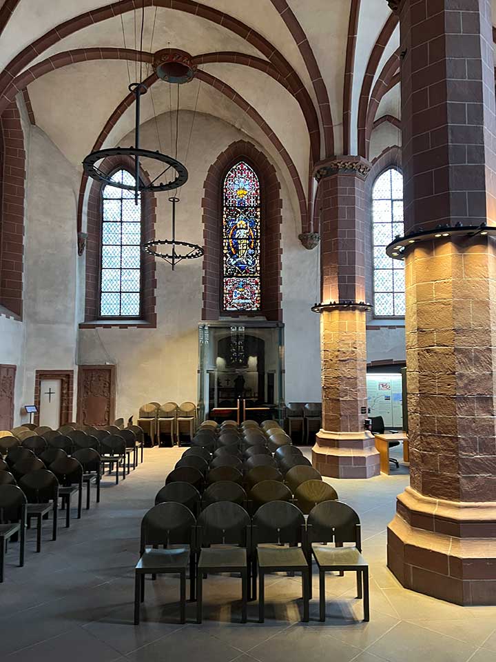 Alte Nikolaikirche am Römerberg entstand im Mitte des 12. Jahrhunderts