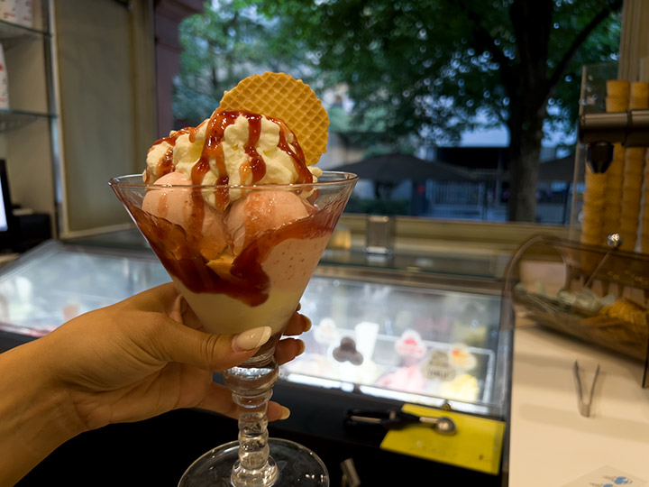 Eis Bar Ostend Eiscafé Frankfurt Mainufer