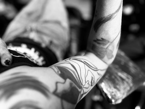 Tattoo Artist Frankfurt Darina Krupytska bei Woof Tattoo Sachsenhausen