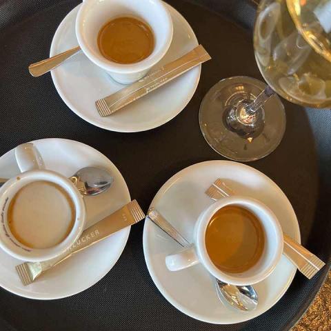 Aliara Restaurant Bar Lounge Westhafen Frankfurt Getränke