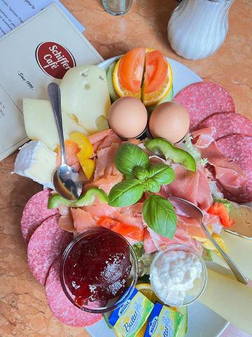 Schiffer Café Sachsenhausen Frankfurt Kuchen Frühstück Speise