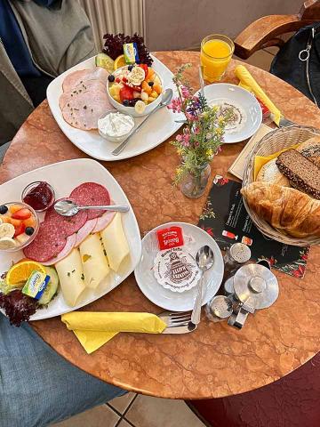 Schiffer Café Sachsenhausen Frankfurt Kuchen Frühstück Speise